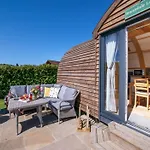 Humble Bee Farm Glamping Дом отдыха Folkton